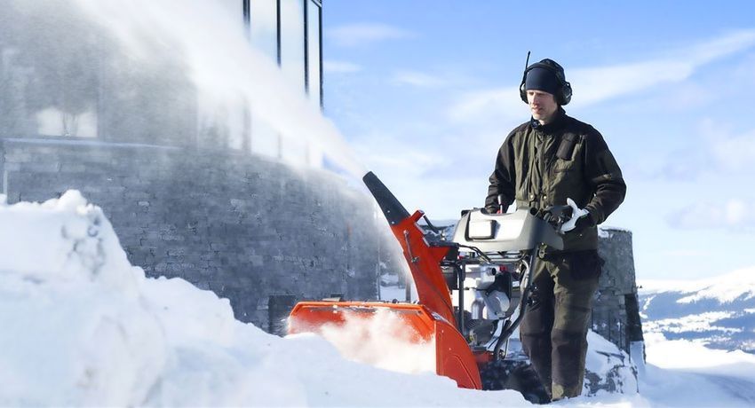 Petrol samohodni puhač snijega: kako odabrati najbolju tehniku