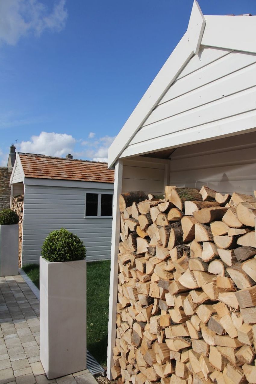 Samostojeća drvena kućica: optimalna konstrukcija za skladištenje trupaca