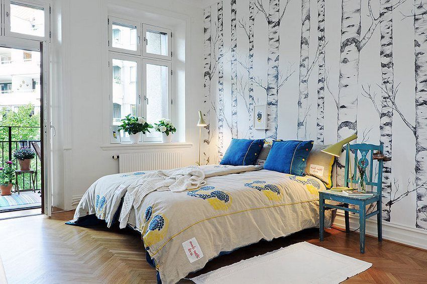 Fotografije u modernom stilu: interijer spavaće sobe s dvije vrste tapeta i specifičnostima njegova stvaranja