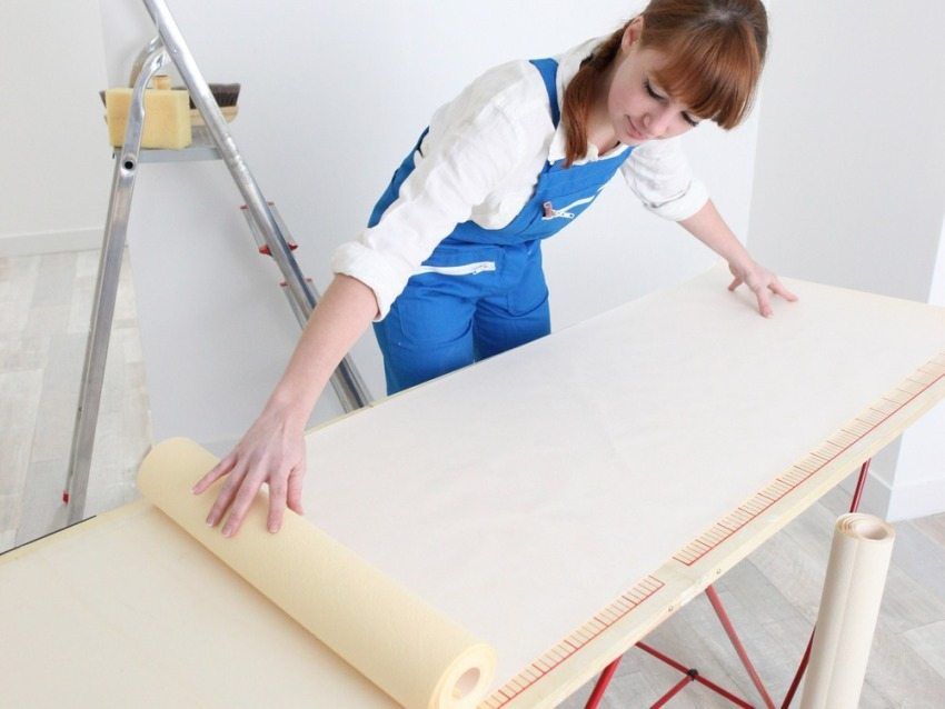 Kako lijepiti vinil pozadinu na papirnoj osnovi: korisni savjeti za zidni ukras