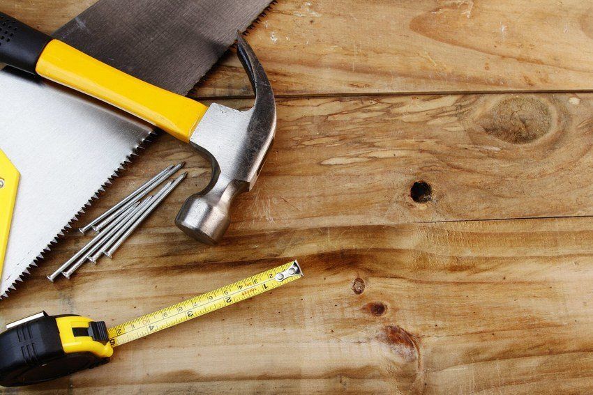 Kako položiti pločice na drvenom podu: pojedinosti o tehnologiji i preporuke