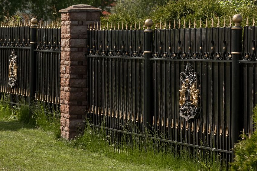 Kovane ograde: fotografije lijepih i izdržljivih ograda za svaki ukus