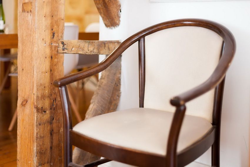 Drvene stolice: udobne, pouzdane i izvorne unutrašnjosti