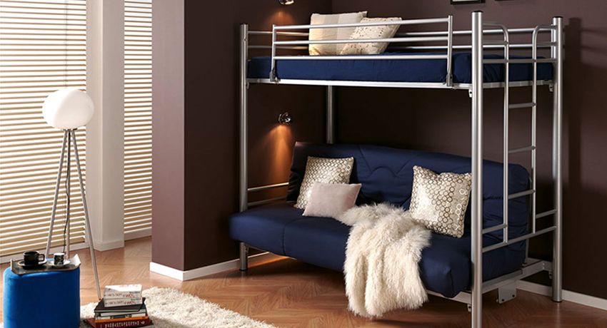 Krevet na kat s kaučom: udobnost i optimizacija prostora