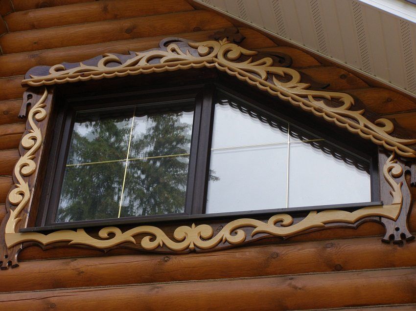 Platbands na prozorima u drvenoj kući: dodatni ukras fasade
