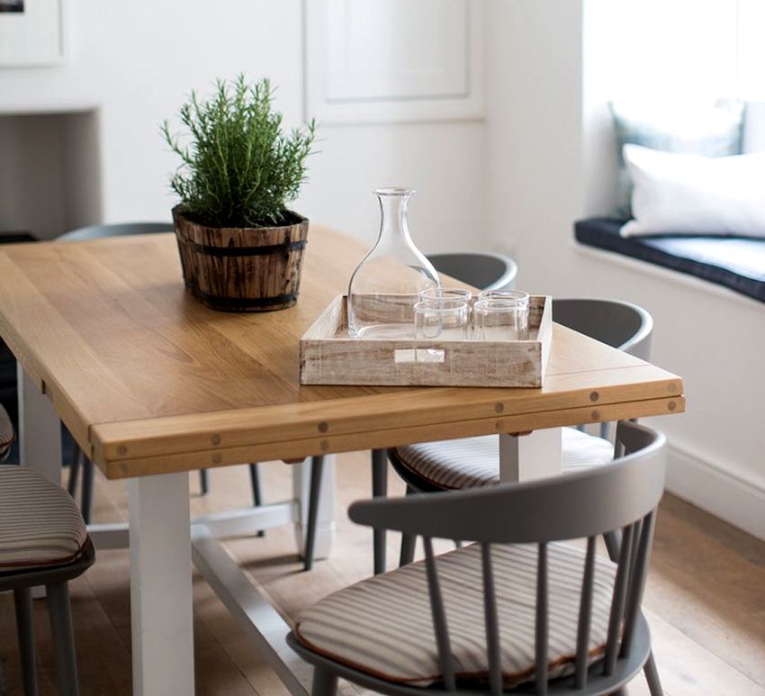 Dining klizni stol: kako ukrasiti kuhinju i uštedjeti prostor