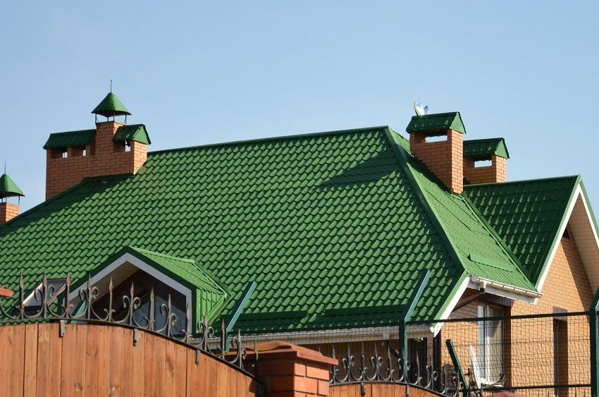 Ondulin ili metalni crijep: koji je bolje odabrati za krov kuće