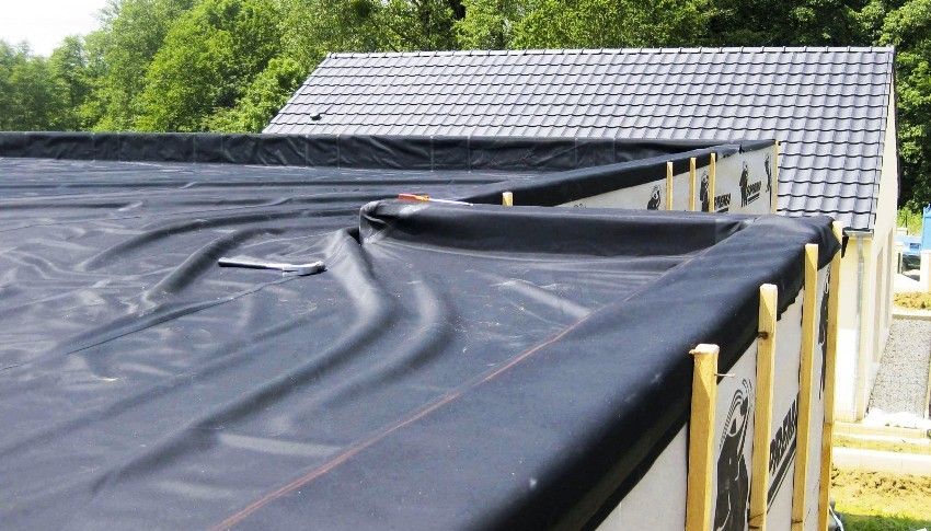 Parna brana za krov: glavne vrste materijala i učinkovitost korištenja