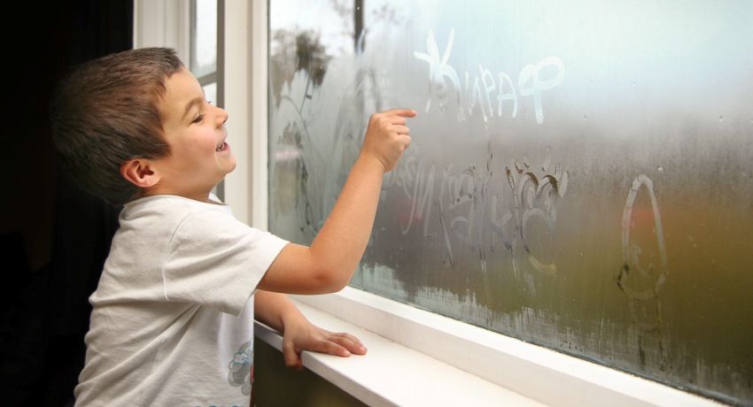 Zašto plastični prozori unutar stana znoja: uzroci i njihovo uklanjanje