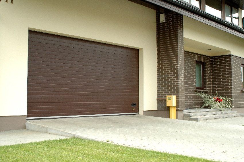 Garažna nadgrobna vrata: dimenzije, cijene i značajke