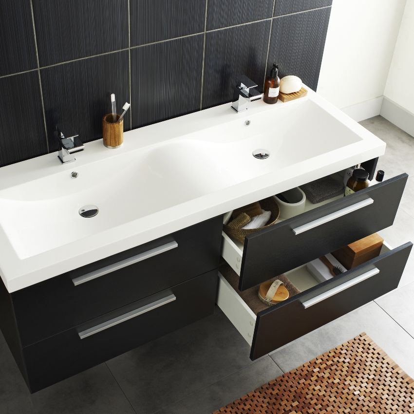 Sudoper s ormarićem u kupaonici: zgodan i funkcionalan element sobe