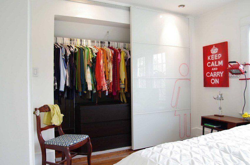 Klizna vrata za garderobu: pregled udobnih i modernih dizajna