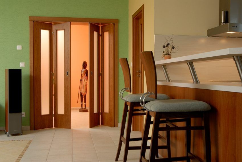 Sklopiva unutarnja vrata: originalni dizajn i ušteda prostora