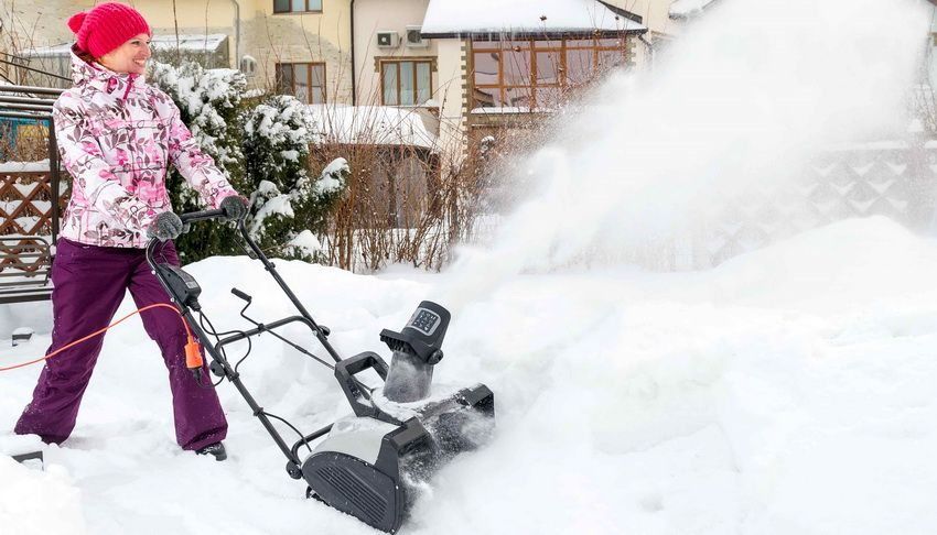 Oprema za uklanjanje snijega za vikendice i kuće: pregled najboljih proizvođača