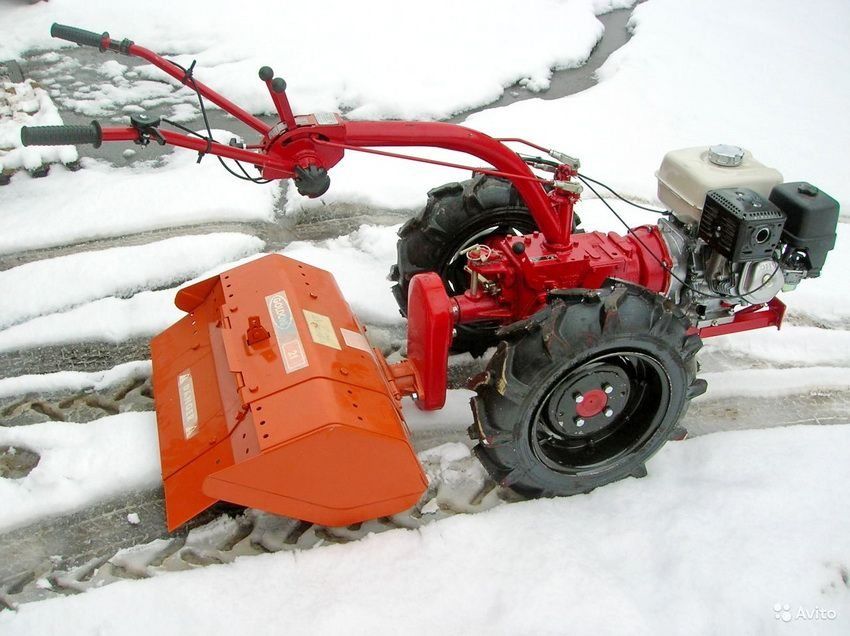 Puhalo za snijeg za motoblock: princip rada i osnove samostalnog sastavljanja