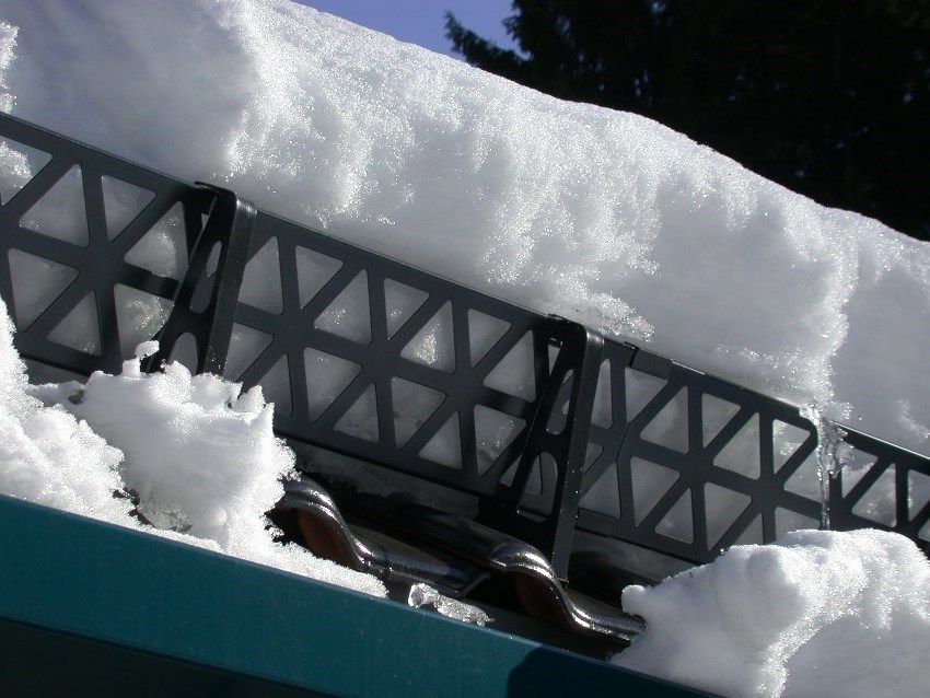 Nosači snijega na krovu: klasifikacija, osobito uporaba i ugradnja