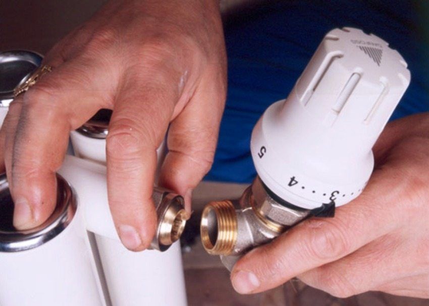 Regulator temperature za radijator grijanja u sustavima raznih kuća