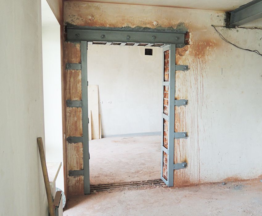 Ulazna vrata: ugradnja metalnih i drvenih konstrukcija