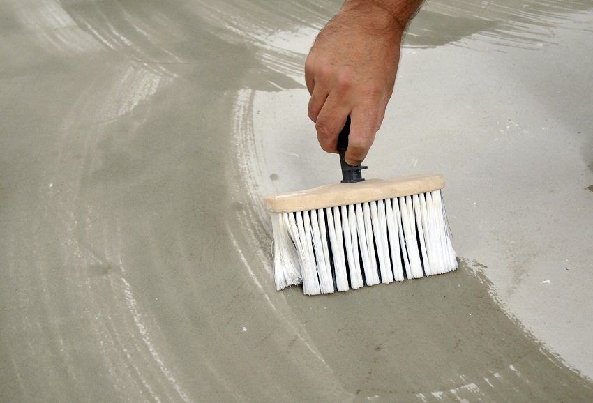 Izravnavanje poda sa samonivelirajućom smjesom: procesna tehnika, vrste smjesa