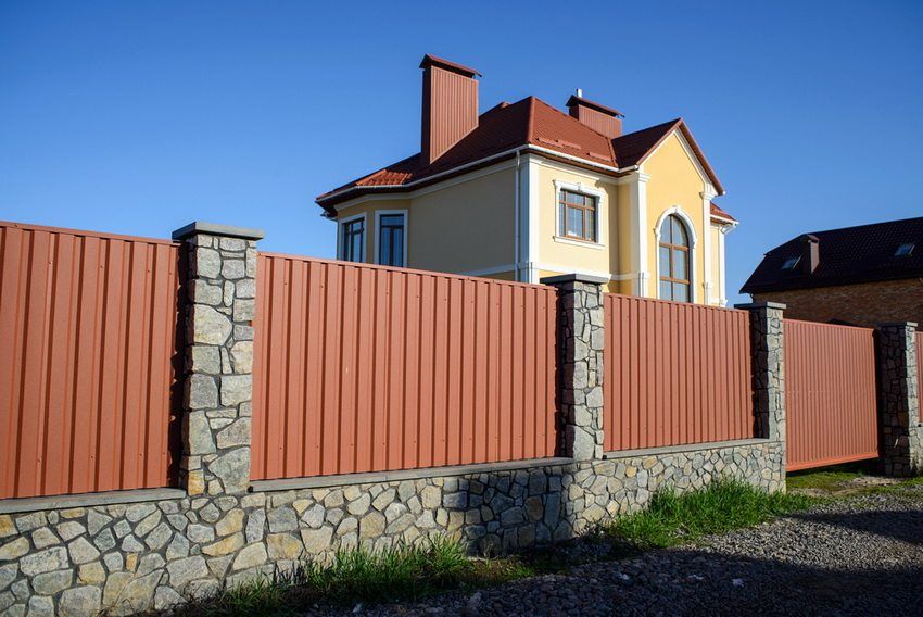 Ograde i ograde za kuću. Zbirka fotografija sjajnih ideja