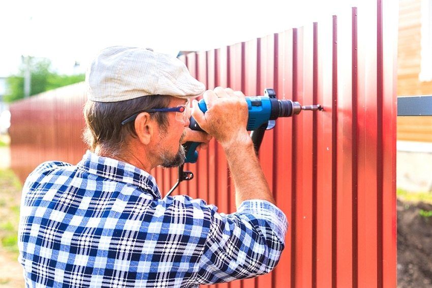 Metalne ograde: foto i video upute za samostalnu montažu
