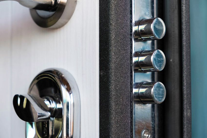 Brava za metalna vrata: izbor pouzdanog uređaja za zaštitu doma