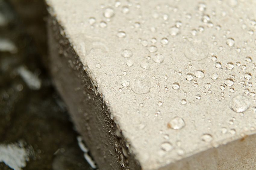 Tekuće staklo za beton: univerzalnost silikatne smjese